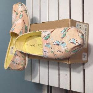 Tom's size 8.5 coral birds